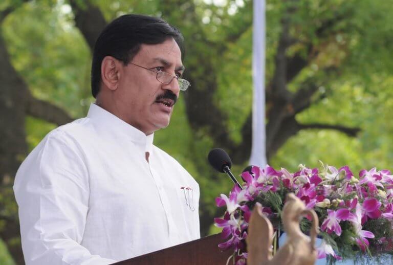 kaun jeet rha gujrat chunav,