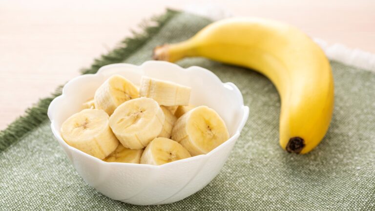 benefits of banana in winter, kela khane ke fayde, kela ko khana chahiye, thand me kela kaise khaye, benifits news, health news, samchar up