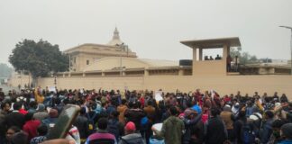69000 shikshak bharti protest in lucknow