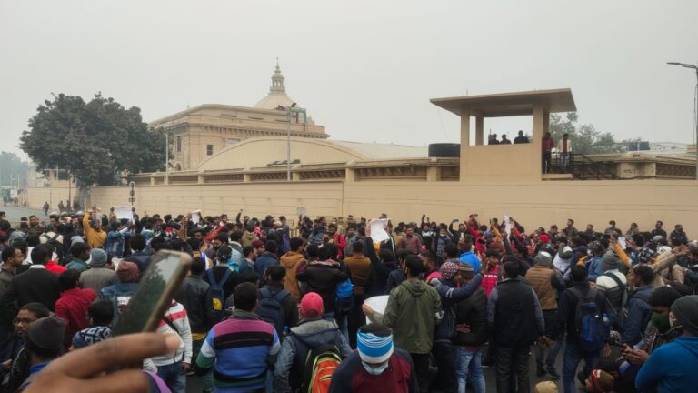 69000 shikshak bharti protest in lucknow